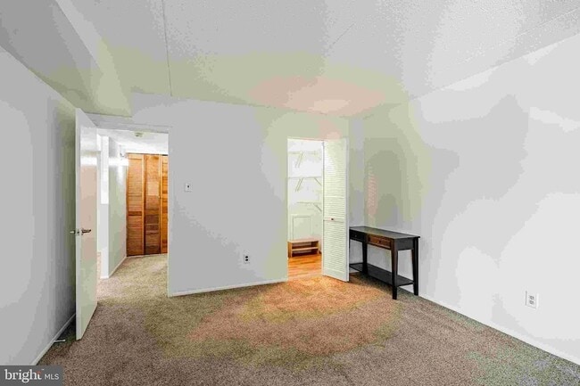 Building Photo - 6101 Hilltop Dr