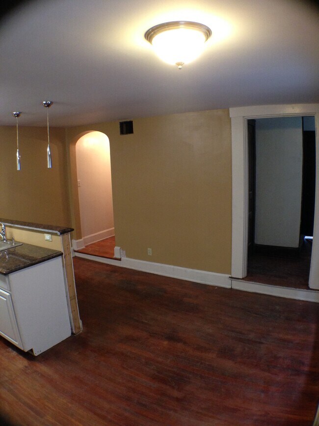 Building Photo - 2415 Vine St