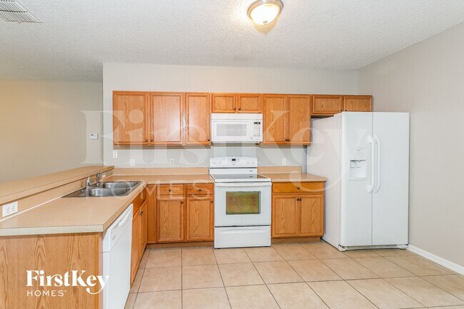 Foto del edificio - 927 Cannes Dr