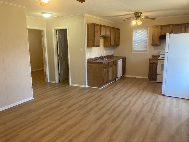 Building Photo - 202 Mountain View Dr