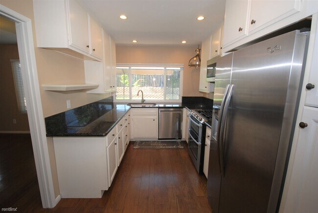 Foto del edificio - 4 br, 2.5 bath House - 6494 Edmonton Avenue