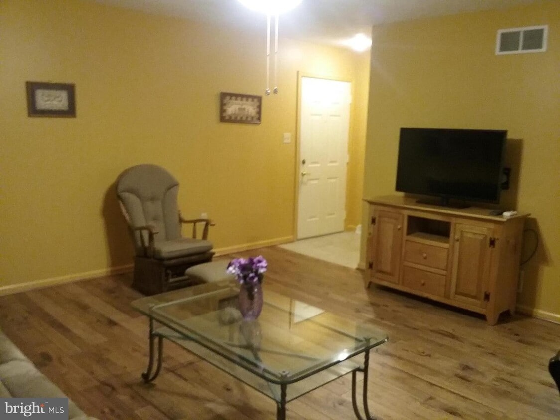 2745 Meadow Dr, Gettysburg, PA 17325 Condo for Rent in Gettysburg, PA