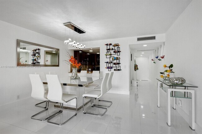 Building Photo - 3140 S Ocean Dr