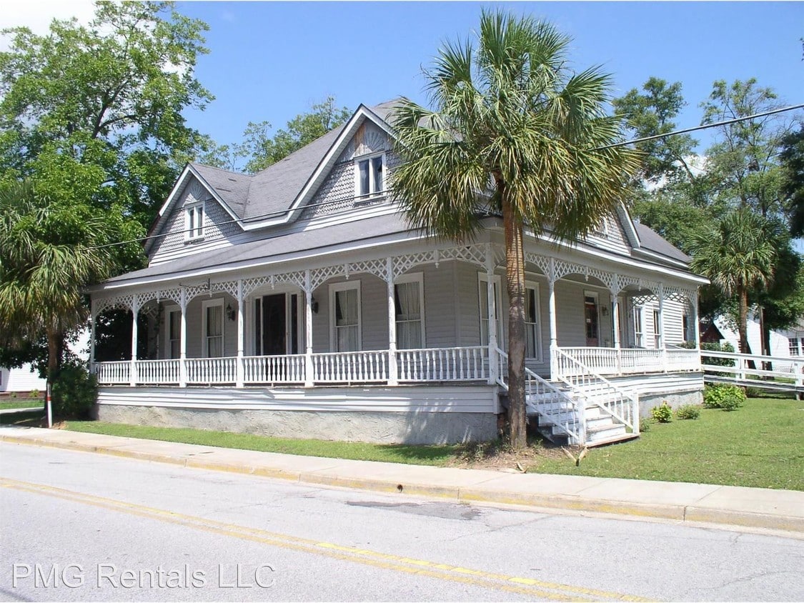 6 W Grady St, Statesboro, GA 30458 Condo for Rent in Statesboro, GA