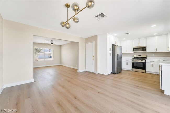 Building Photo - 517 Longtree Ave