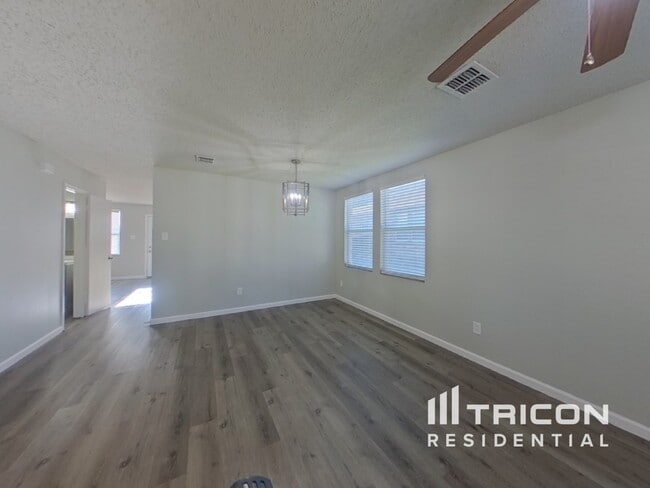 Building Photo - 604 Rocky Springs Dr