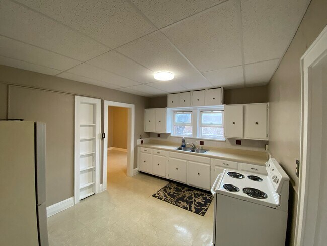 Kitchen - 1760 Brown St