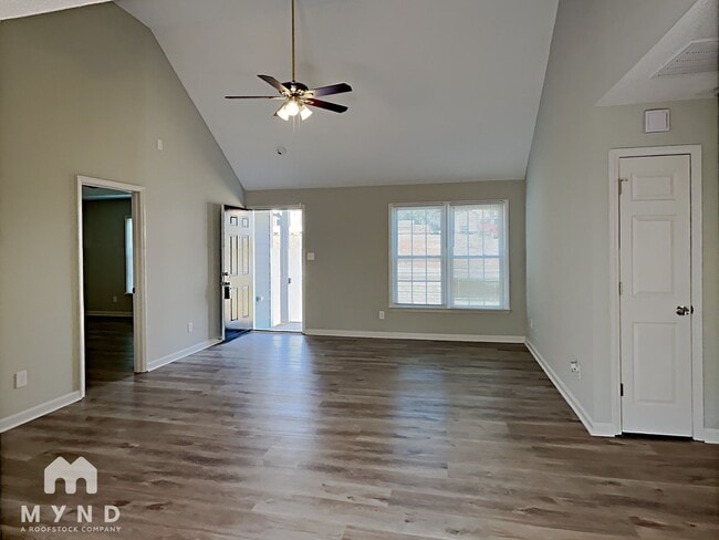 Building Photo - 512 Basswood Way