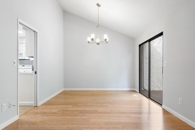 Foto del edificio - 922 Jungfrau Ct