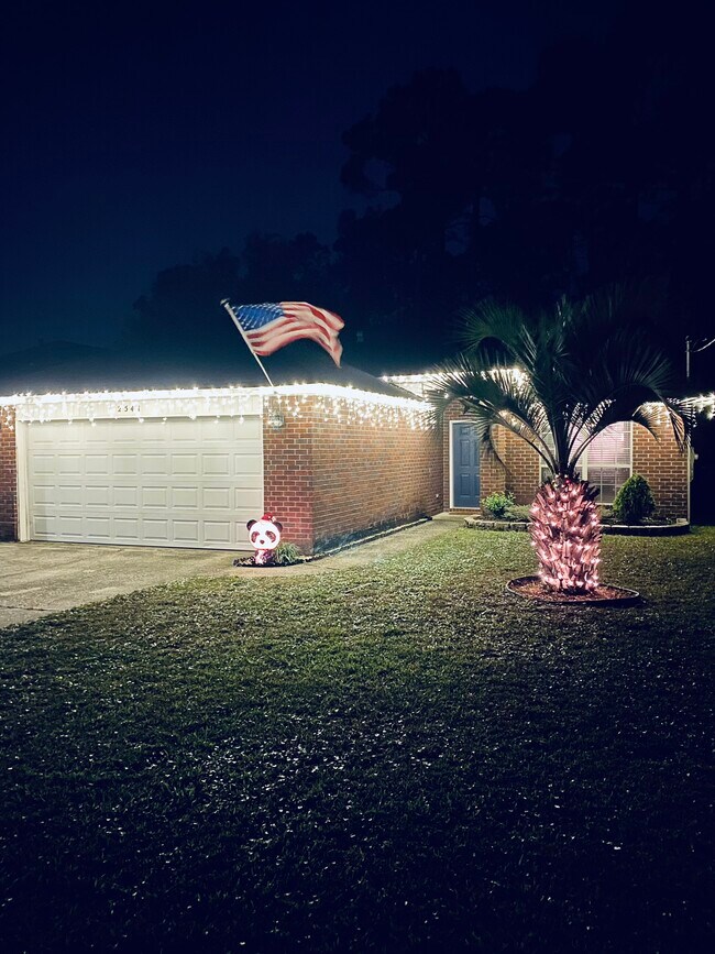 Building Photo - 2541 Gulf Breeze Ave