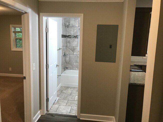 Building Photo - Room in 4 Bedroom Home at Evelyn St
