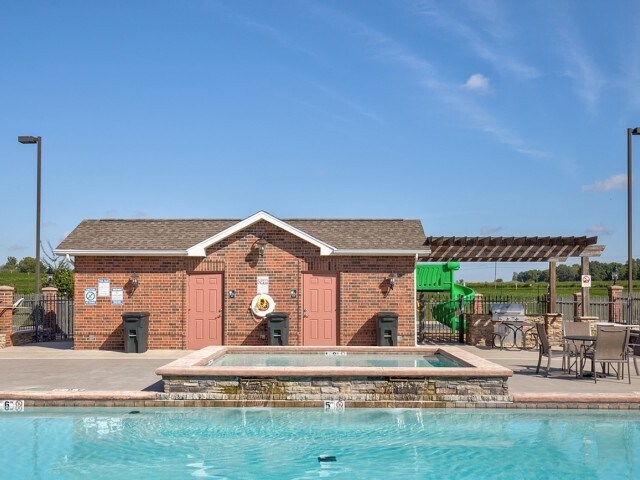 Piscina - Embassy Ozark
