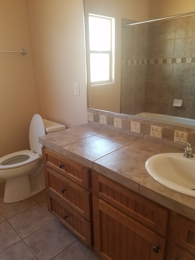 Building Photo - Spacious Home For Rent