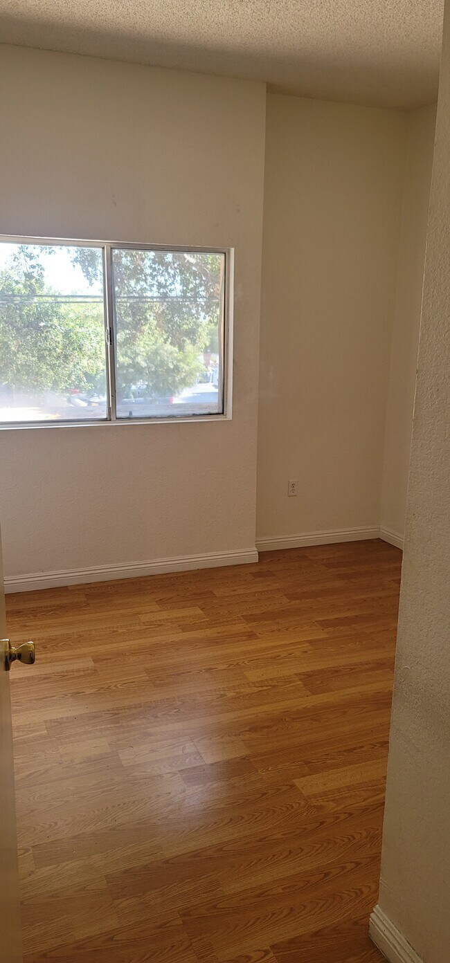 Foto del edificio - 47 E Orange Grove Blvd