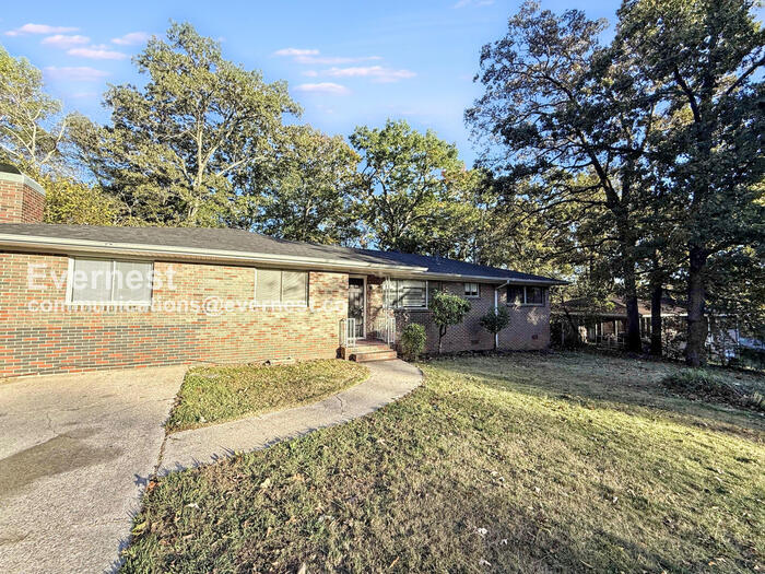 Primary Photo - 937 Hickory Dr