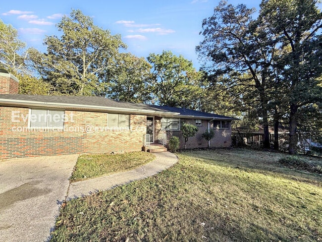 Building Photo - 937 Hickory Dr