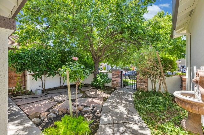 Building Photo - Summer retreat all year! Lovely Roseville Pool Home