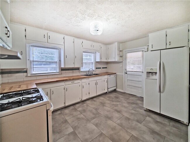 Foto del edificio - 3018 Grand Ave SW