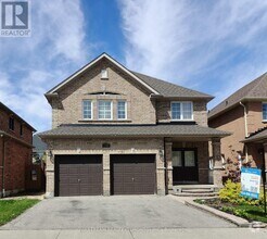 Building Photo - 279 Twin Hills Crescent