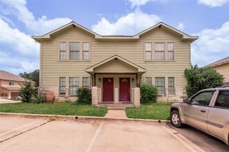 Building Photo - 101 Yegua Cir