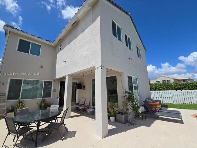 Foto del edificio - 1055 Briar Ridge Rd