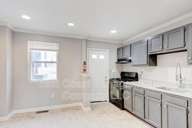 Foto del edificio - 903 Ellicott Driveway