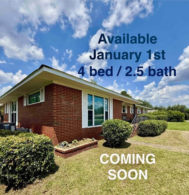 Building Photo - 614 Camellia St NE