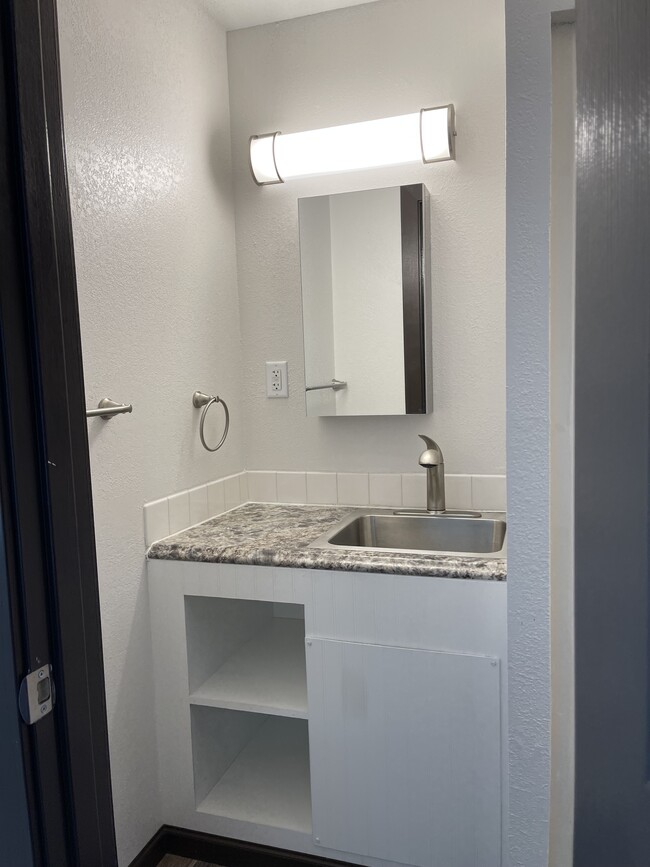 Building Photo - 30555 US-71 Building Photo - 30555 US-71