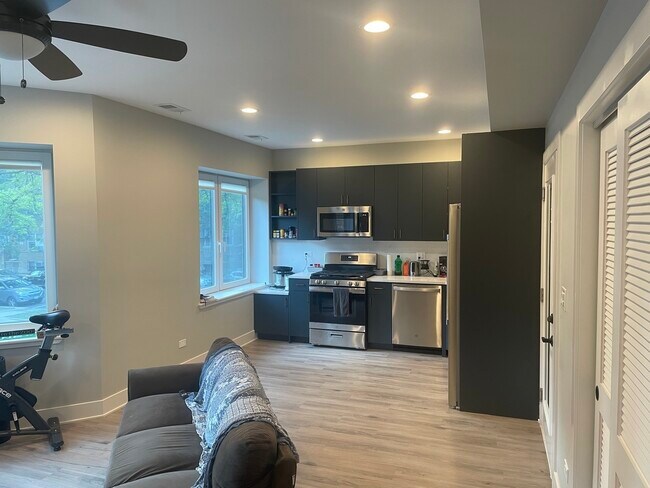 Building Photo - 3502 N Wilton Ave