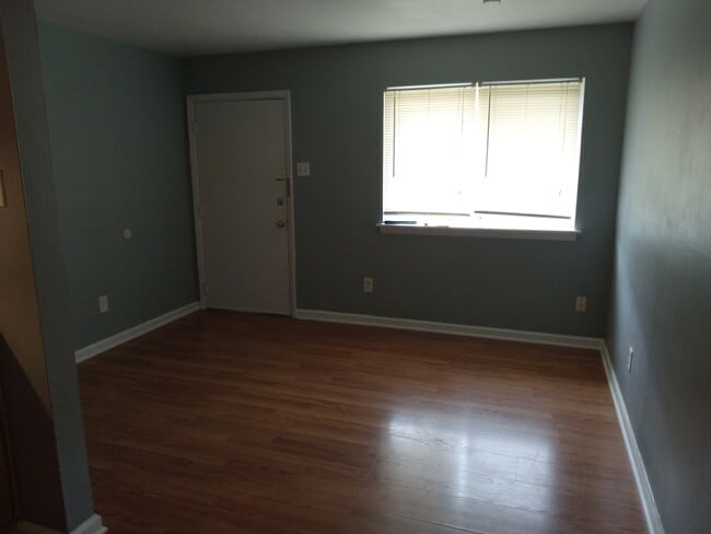 Building Photo - 2524 Telegraph Rd