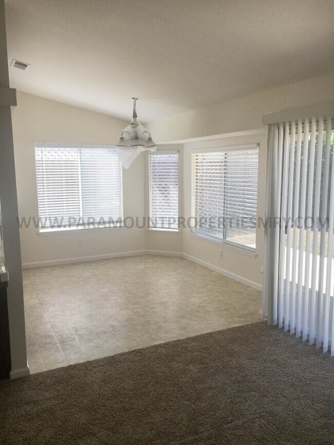 Foto del edificio - 46200 Pine Meadow Dr