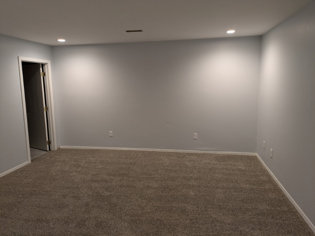 Building Photo - 201 Chamberlain Dr