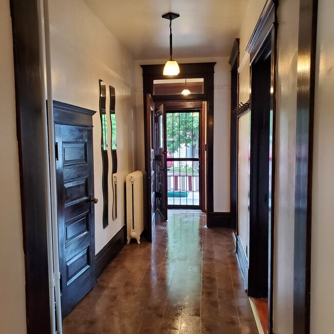 Foto del edificio - 425 N 1st Ave E