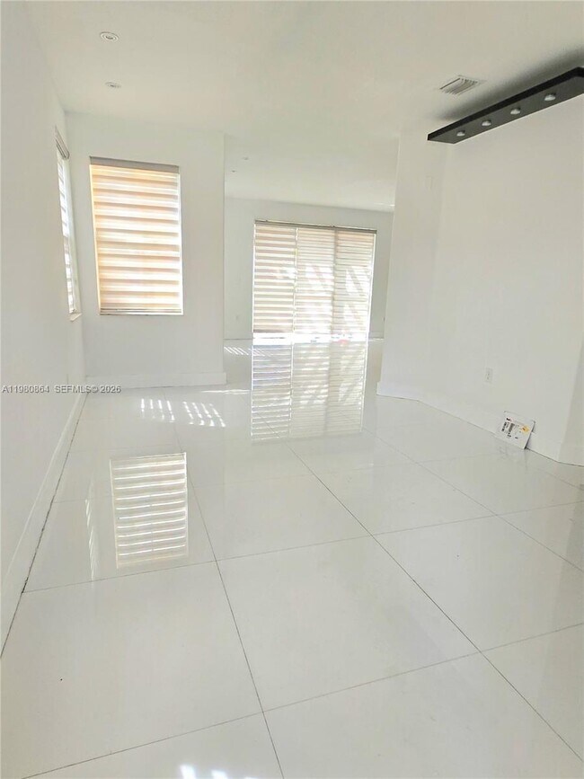 Foto del edificio - 8402 NW 114th Path