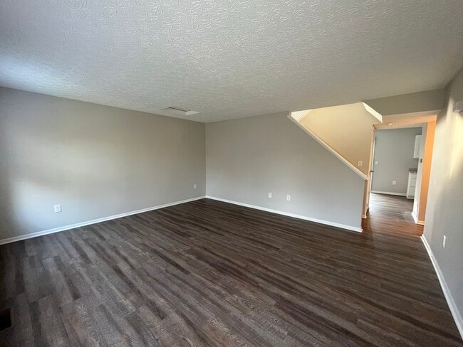 Building Photo - 4879 Drayton Rd