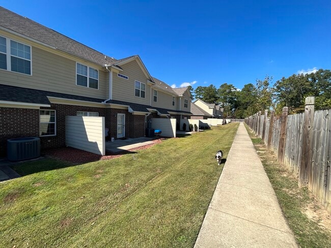 Building Photo - 1133 Braybrooke Pl