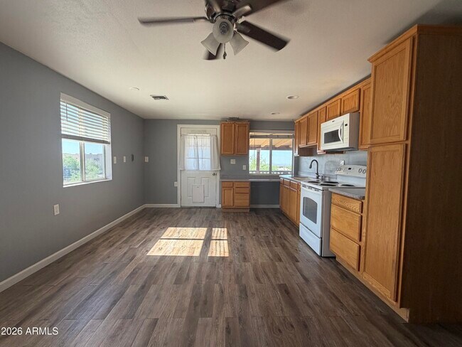 Building Photo - 5825 E Tepee St