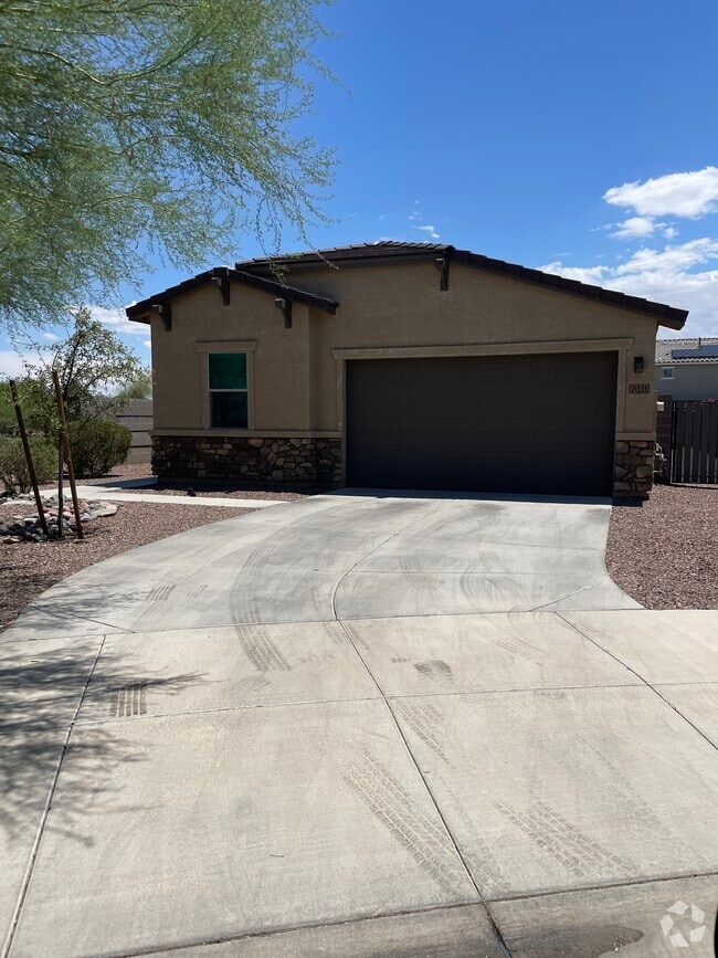 front of house. - 21335 West Granada Road