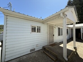 Building Photo - 203 NW Pine St