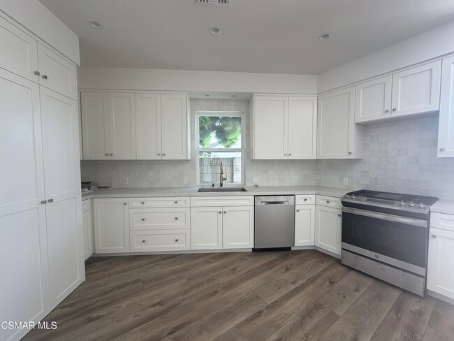 Building Photo - 2796 N Dalenhurst Pl