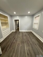 Building Photo - 378 Bond St