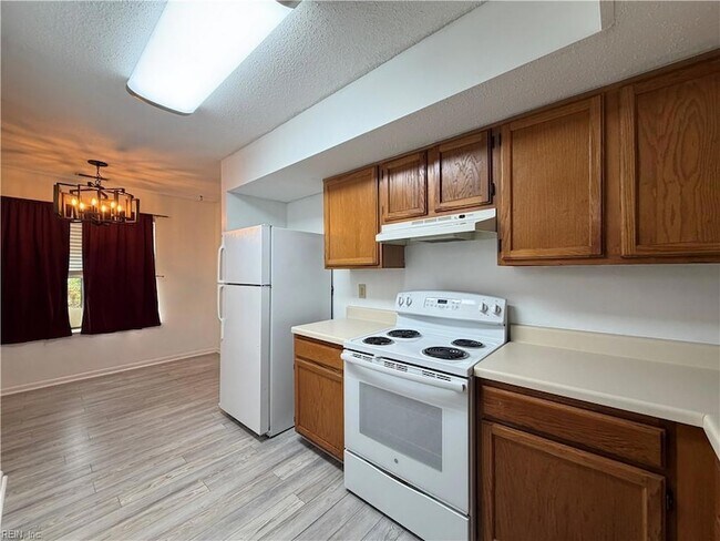 Building Photo - 4396 Silverleaf Dr