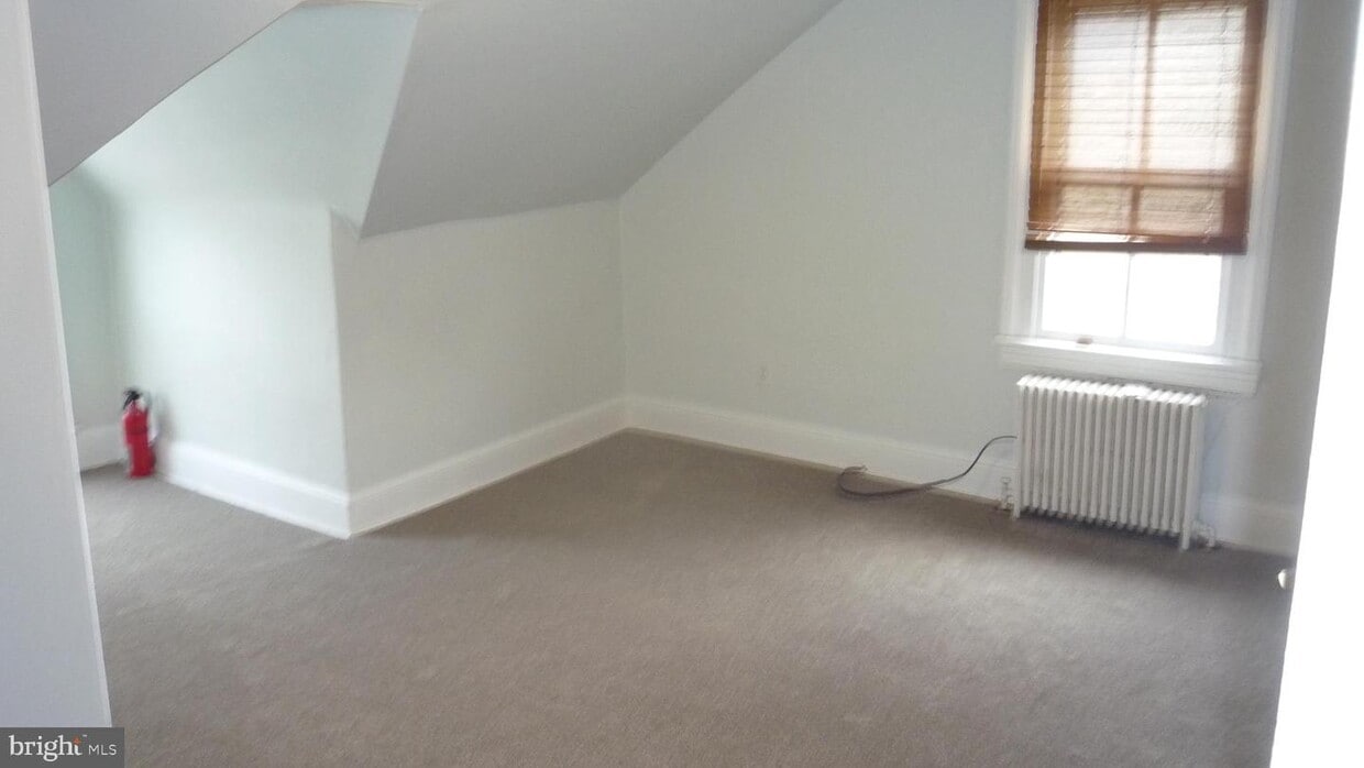 22 E Oakland Ave Unit 3E, Doylestown, PA 18901 Apartment for Rent in