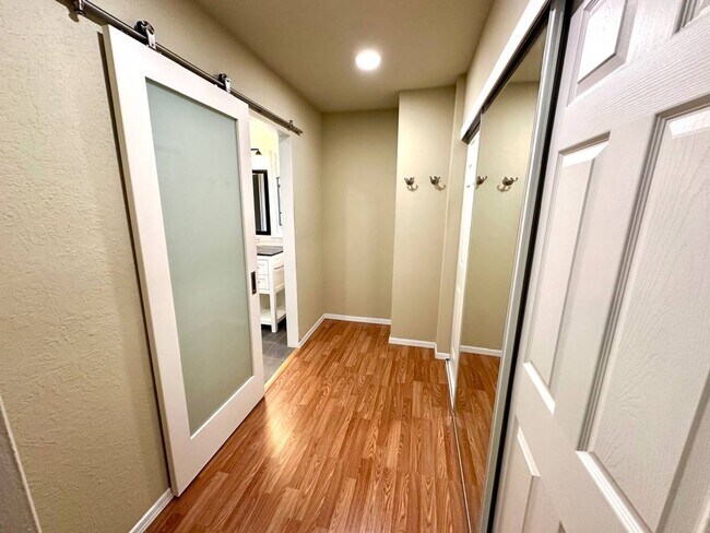 Building Photo - Virginia Hills-3 Bedroom, 2 Bath, Townhome with Garage and Pool