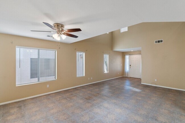 Building Photo - Beautiful 4 Bed 2.5 Bath Vaulted Ceilings,...
