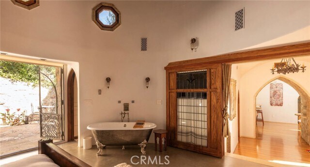 Foto del edificio - 8978 Wonderland Ave