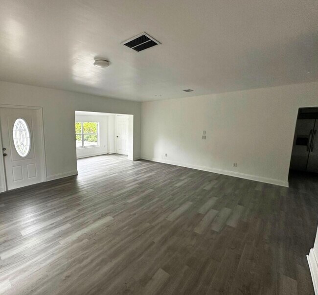 Foto del edificio - 1645 NE 175th St