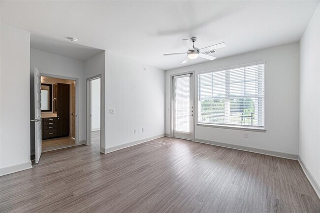 Foto del edificio - 17401 W Lake Houston Pkwy