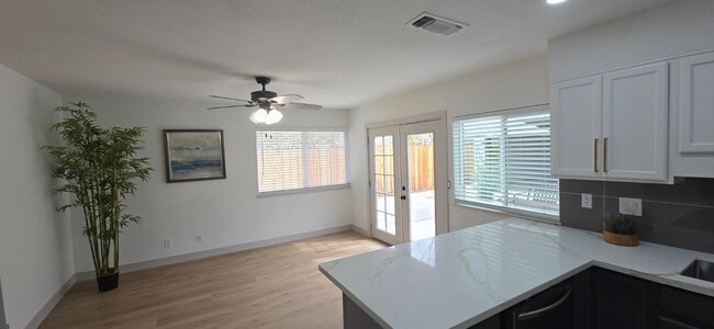 Building Photo - 6852 Westchester Way