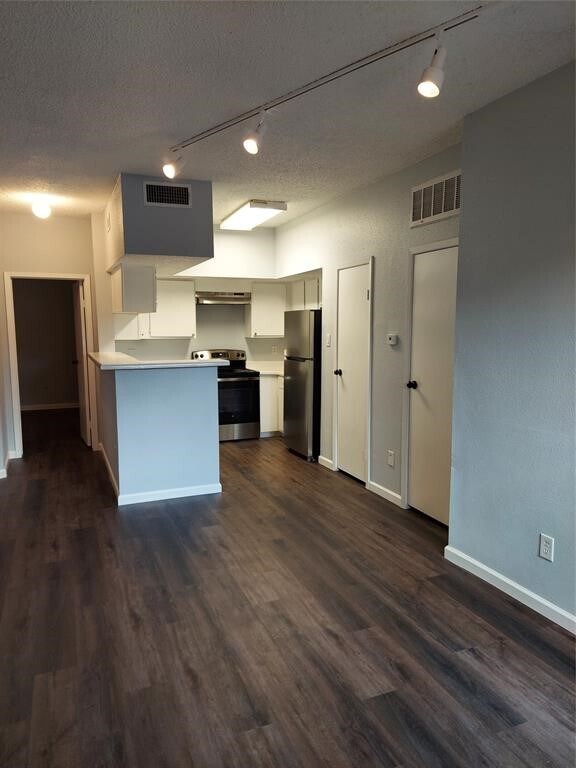 Building Photo - 10855 Meadowglen Ln